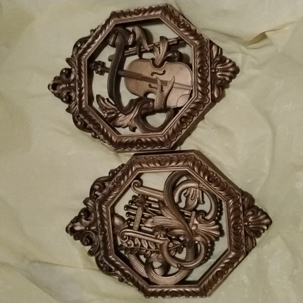 Pair of Homco vintage wall hanging 12" 8.5 Gold color